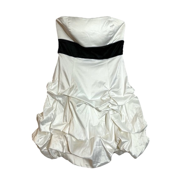 Ruby Rox White Strapless Black Sash Bubble Hem Mini Dress Y2K Size 3 (Juniors) - Picture 1 of 6